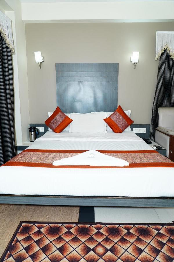 Marshall The Hotel Αχμπανταμπάντ Εξωτερικό φωτογραφία