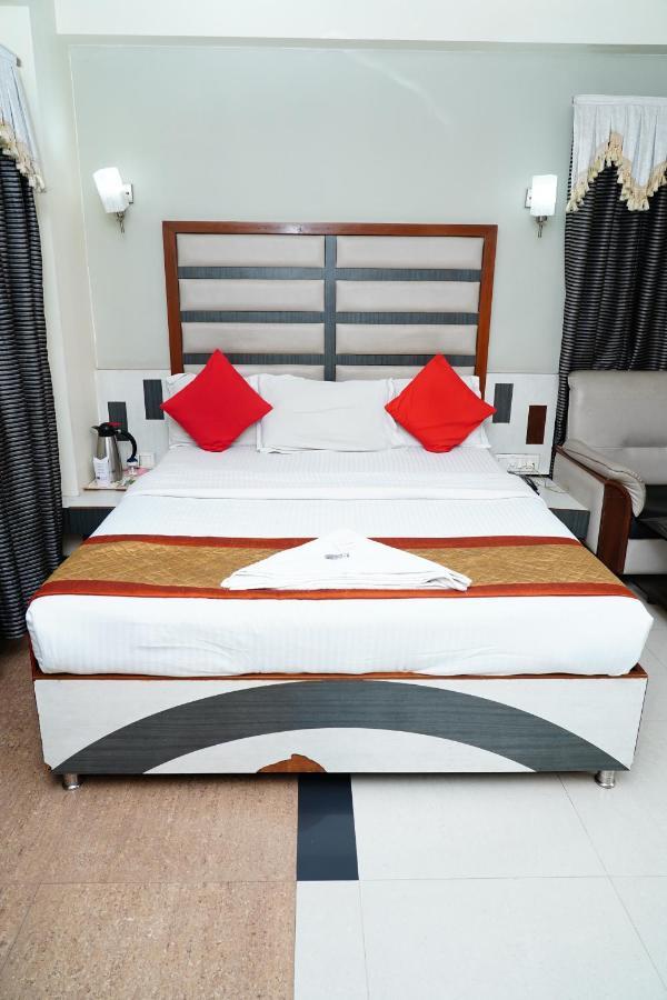 Marshall The Hotel Αχμπανταμπάντ Εξωτερικό φωτογραφία