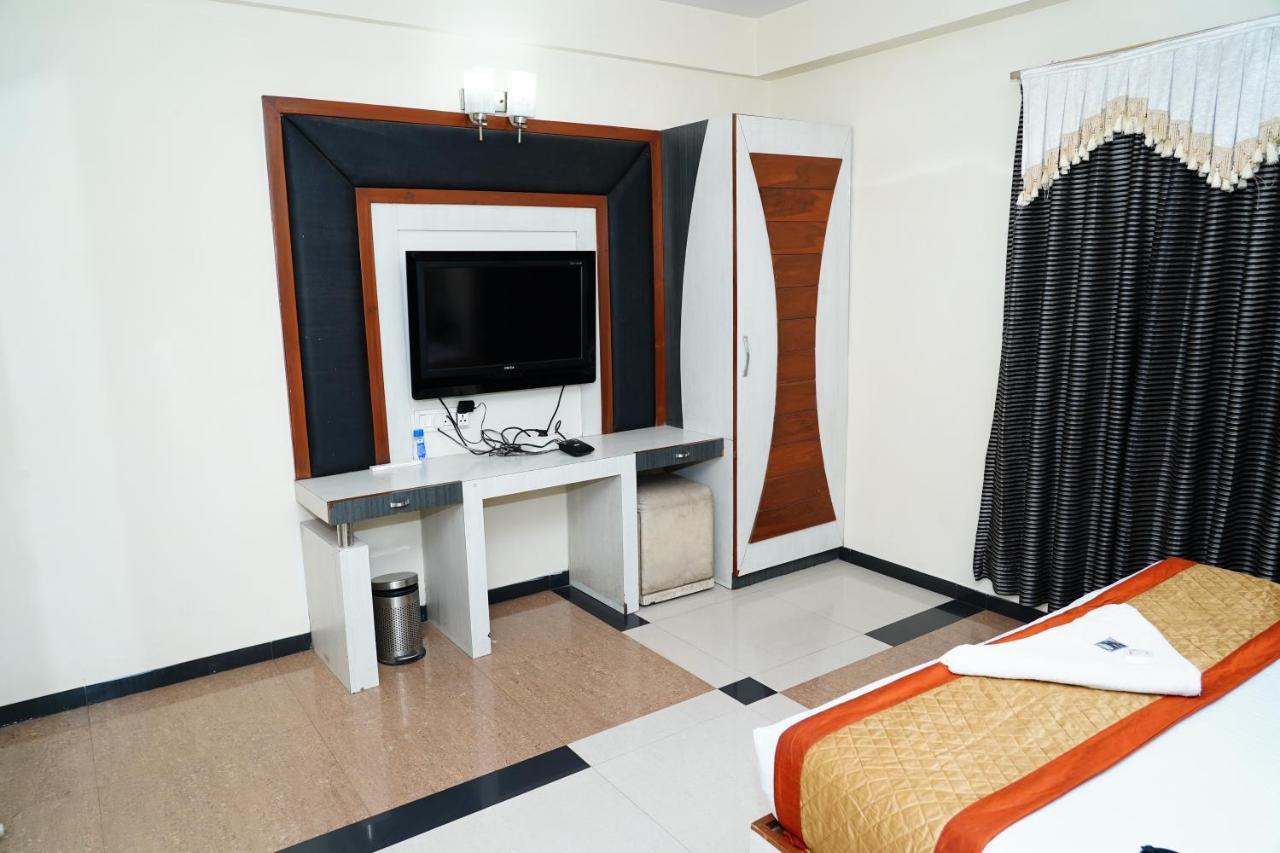 Marshall The Hotel Αχμπανταμπάντ Εξωτερικό φωτογραφία