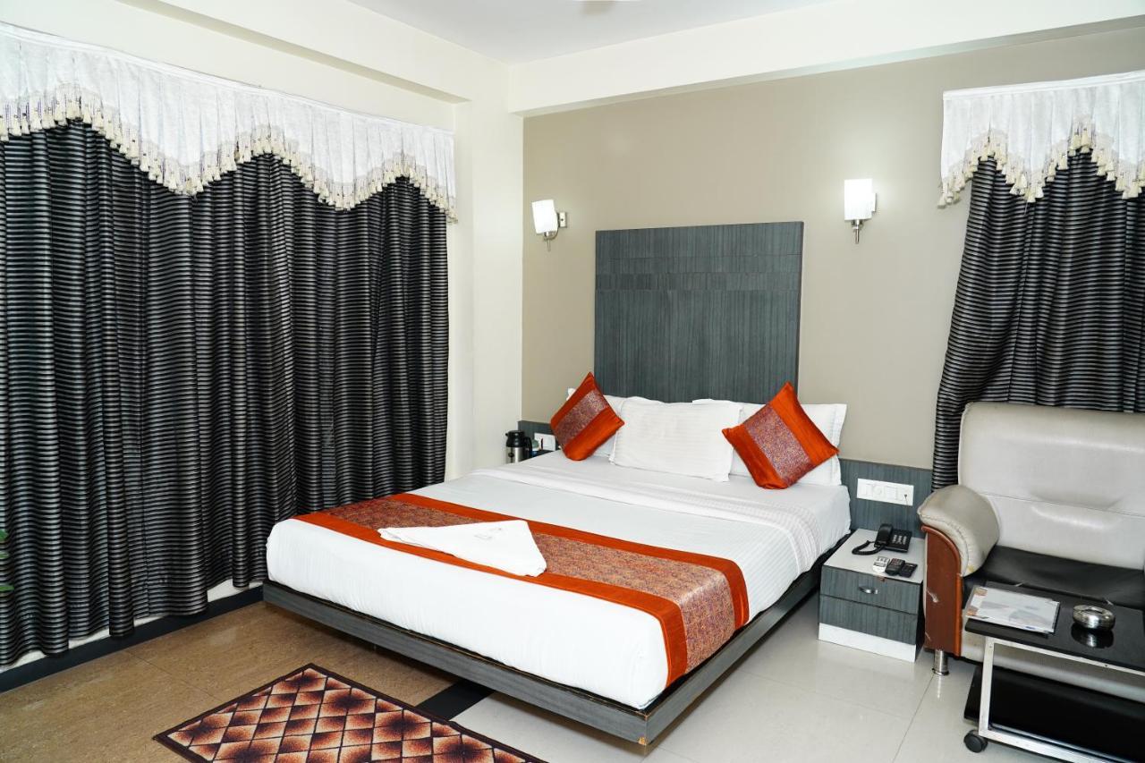 Marshall The Hotel Αχμπανταμπάντ Εξωτερικό φωτογραφία